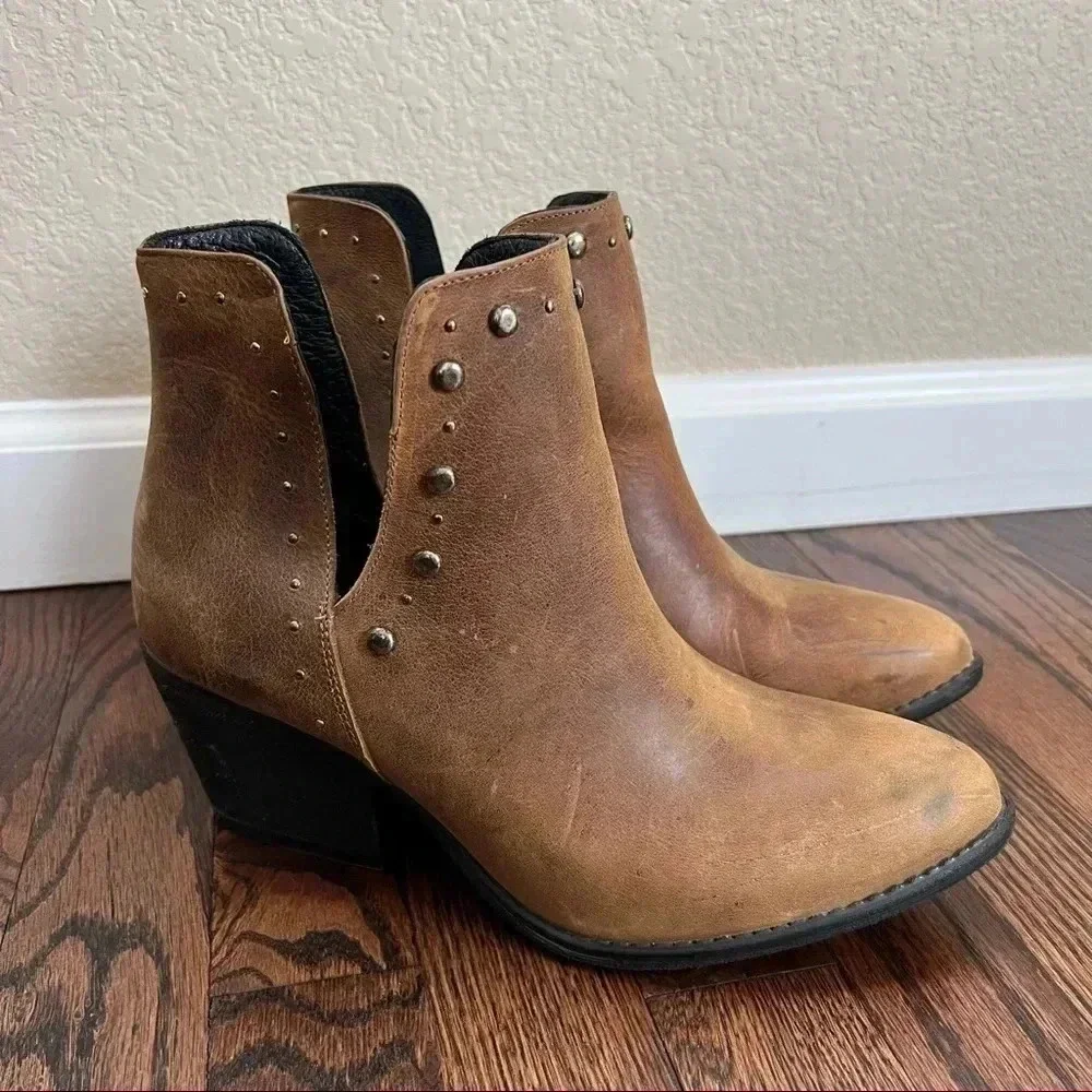 Musse & Cloud Aster Ankle Boots Booties Brown Leather Women’s size 10 Studs $105